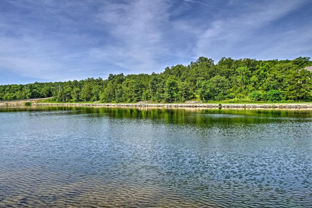 Branson West Cabin With Pool Access And Golfing Bagian luar foto