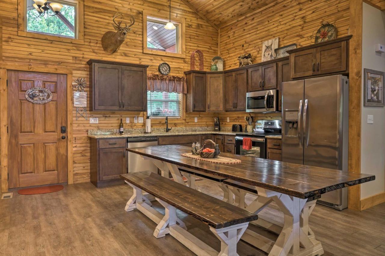 Branson West Cabin With Pool Access And Golfing Bagian luar foto