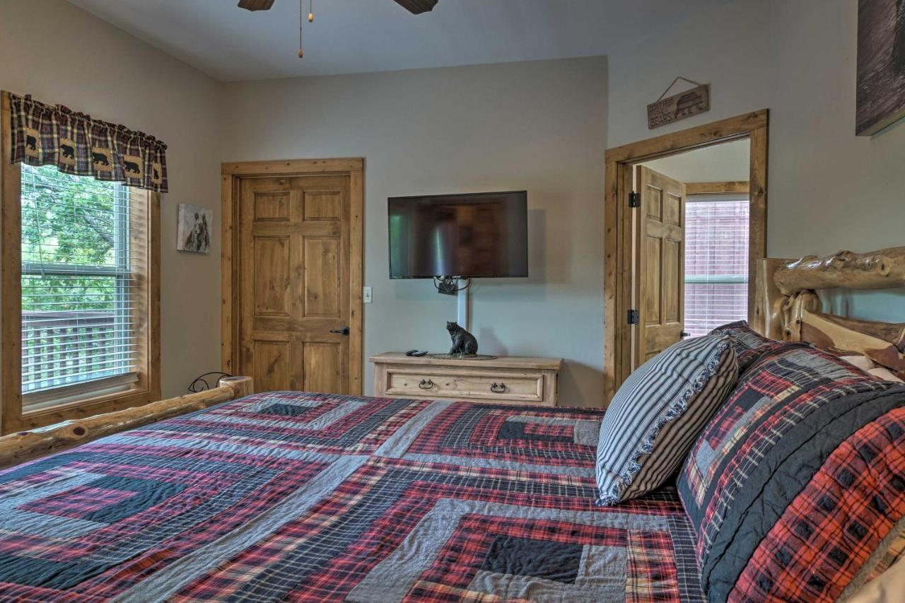 Branson West Cabin With Pool Access And Golfing Bagian luar foto