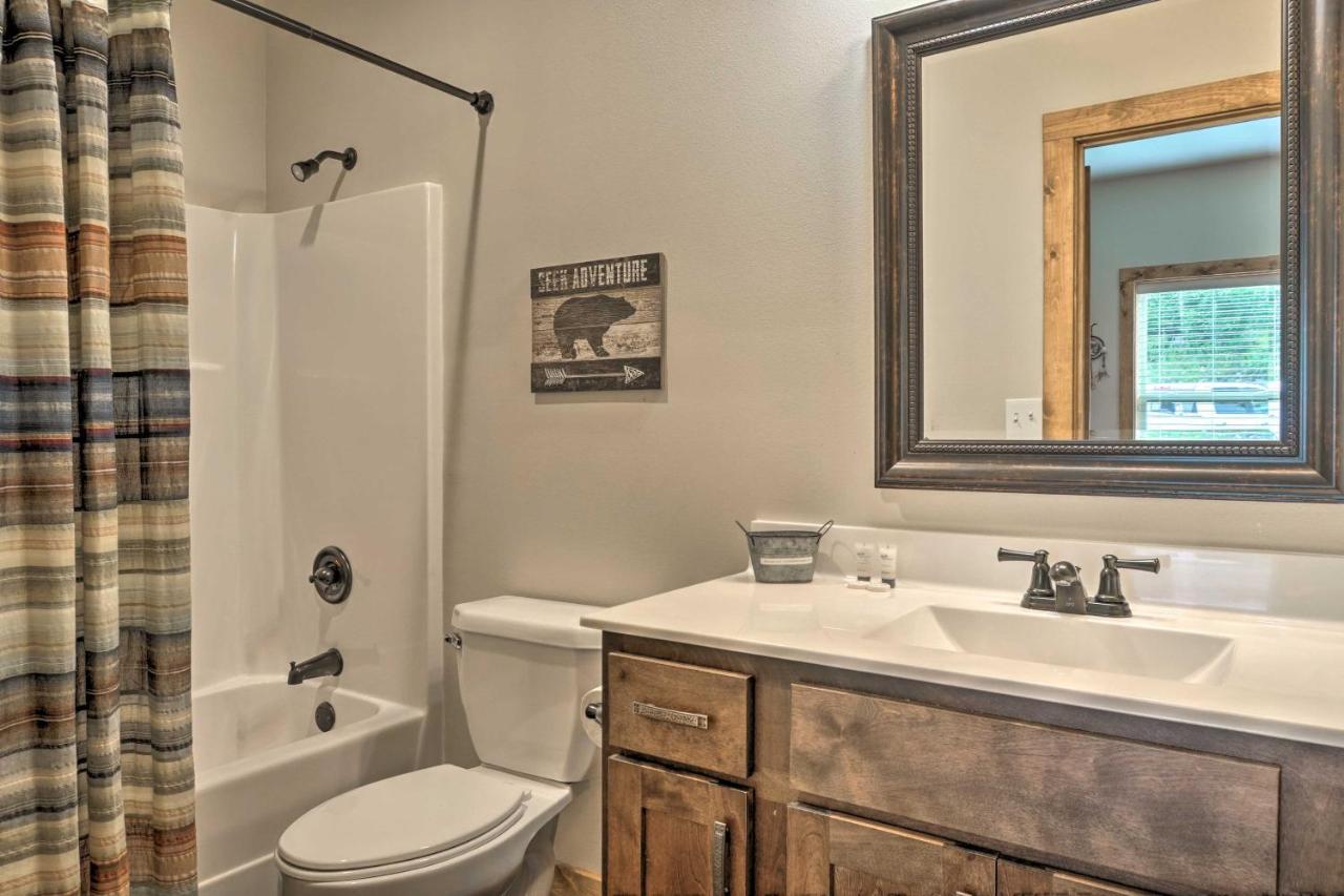 Branson West Cabin With Pool Access And Golfing Bagian luar foto