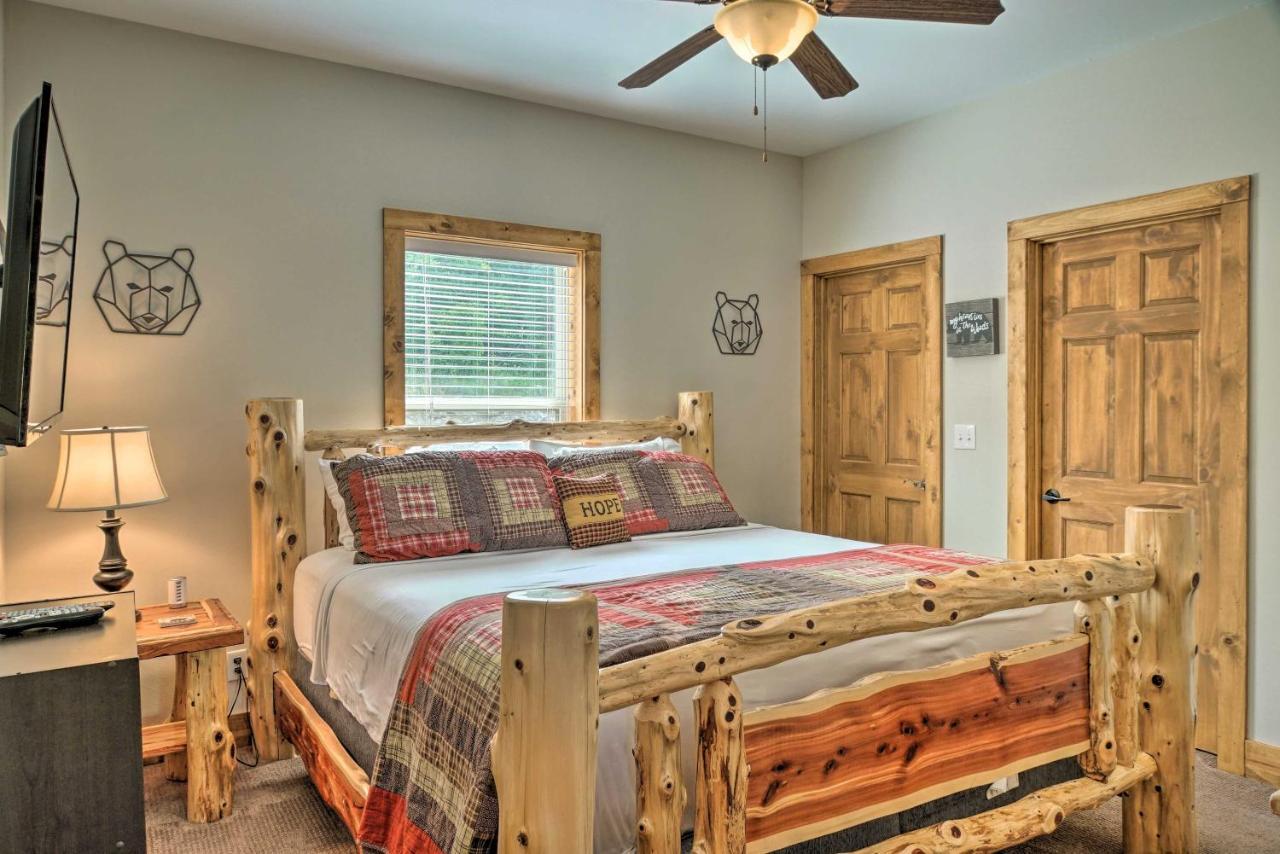 Branson West Cabin With Pool Access And Golfing Bagian luar foto