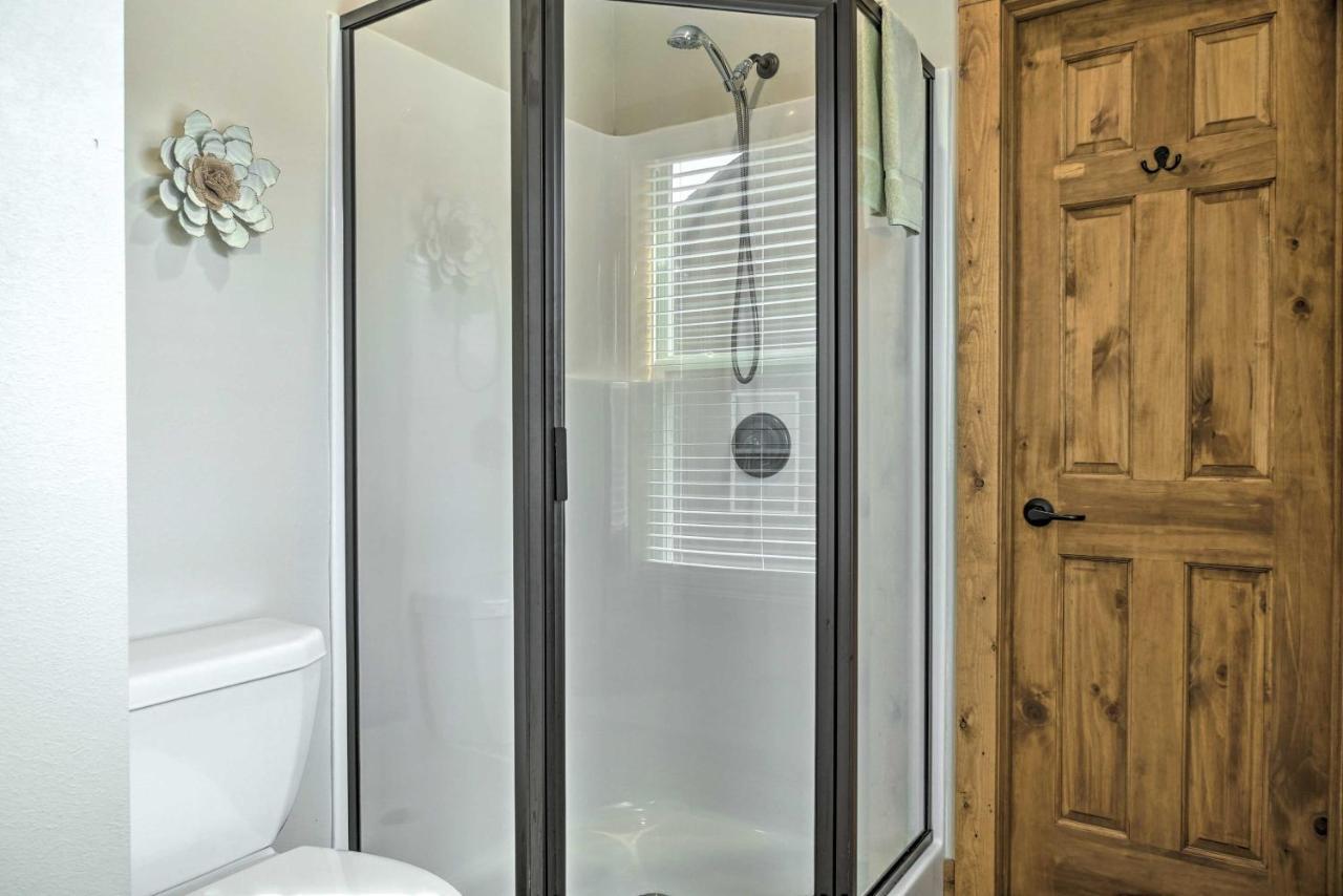 Branson West Cabin With Pool Access And Golfing Bagian luar foto