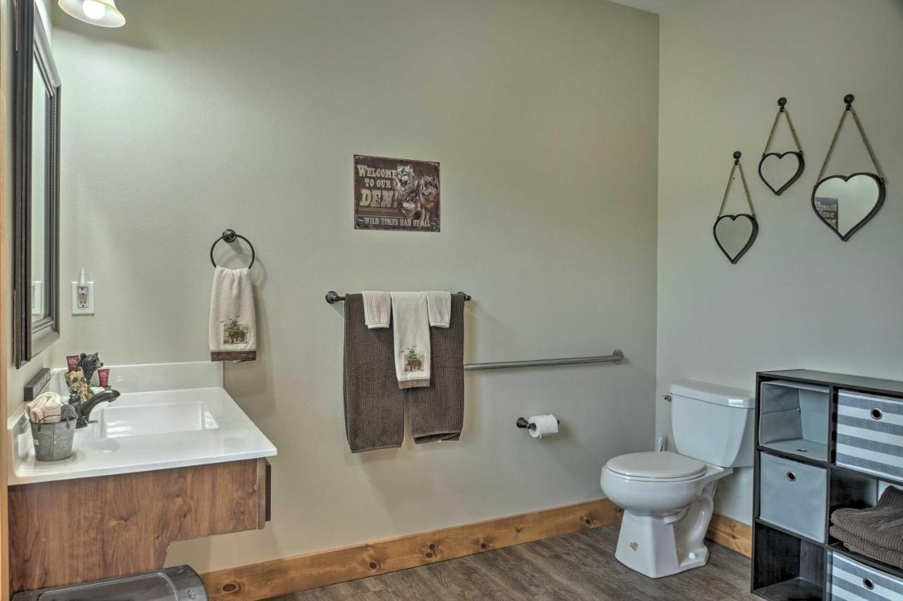 Branson West Cabin With Pool Access And Golfing Bagian luar foto