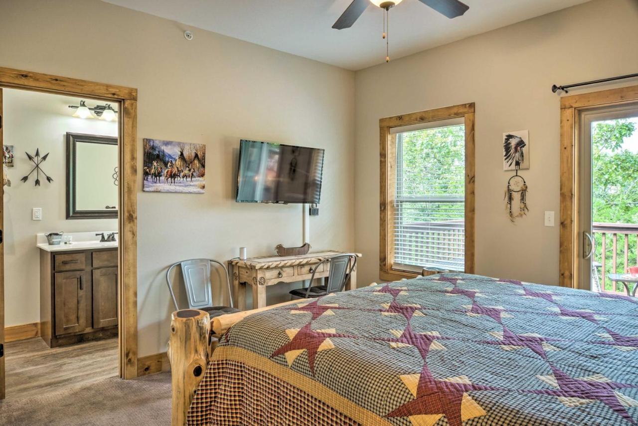 Branson West Cabin With Pool Access And Golfing Bagian luar foto
