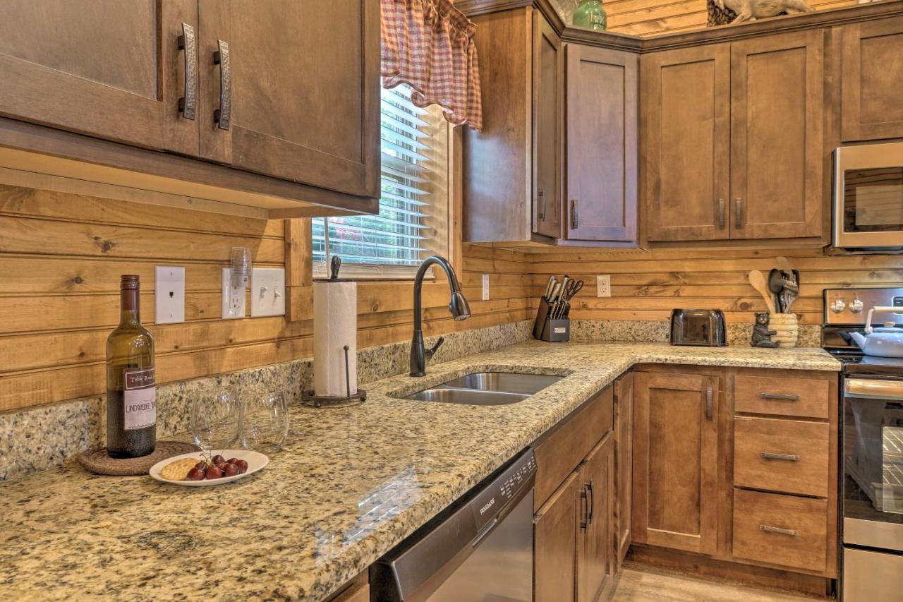 Branson West Cabin With Pool Access And Golfing Bagian luar foto
